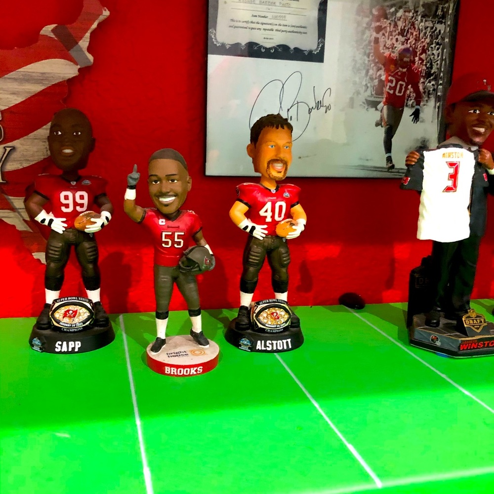 Derrick brooks hall of famer bobblehead new in box